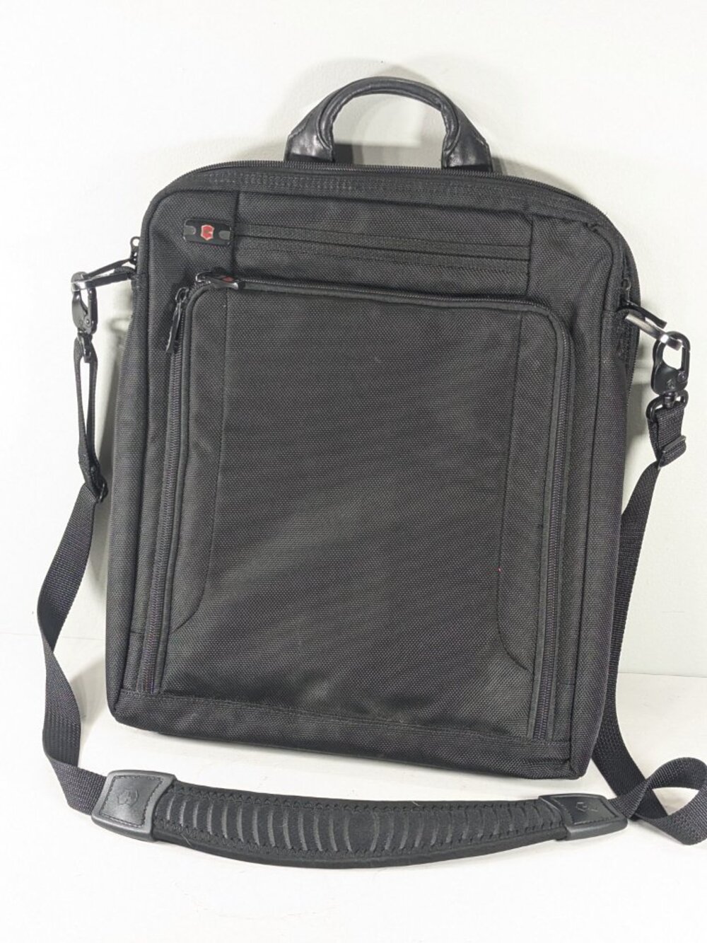 Black Victorinox Swiss Army 2-Way Slim Line Vertical Nylon Briefcase Laptop bag
